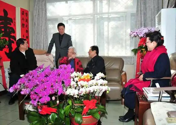 张平副委员长及何立峰副主任看望慰问袁宝华,安志文同志