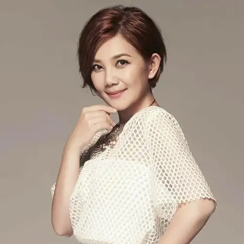 梁静茹承认与总裁男友分手公布恋情仅三个月发文自曝分手原因