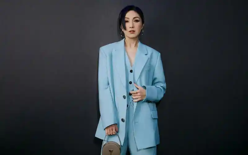 杨千嬅紫发蓝衣气场十足 许光汉余景天等时尚表现力惊人