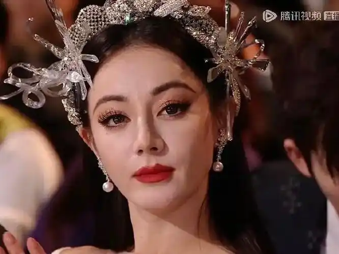 迪丽热巴内场侧颜##杨紫怼脸镜头好美