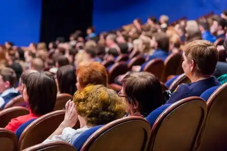 观众从阶段图片-观众从阶段素材-观众从阶段插画-摄图新视界