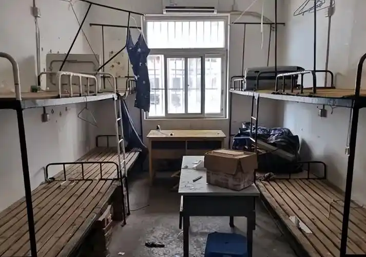 为了"迎接新生",各大学晒出研究生宿舍环境图,网友:不如不晒