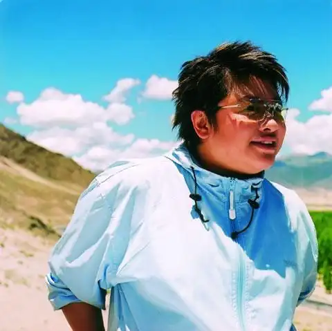 韩红与管彤到国外结婚,同性恋有结果?(附照)