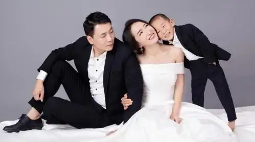 中年豪门阔太不忘梦想,导演临时请她救场,结果却取得空前的成功