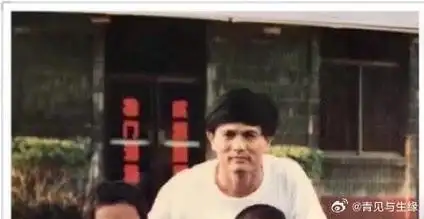 一个长相酷似周润发的,脾气很好很礼貌,很爱我的爸爸,小时候无论你