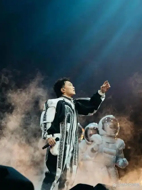 在演唱会的交流环节中,陈奕迅再次提及了这次意外事件,认为这也是演唱