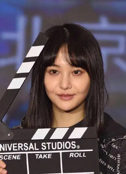 郑爽未经ps图片被曝光,颜值下降不说,脸上皱纹太过明显