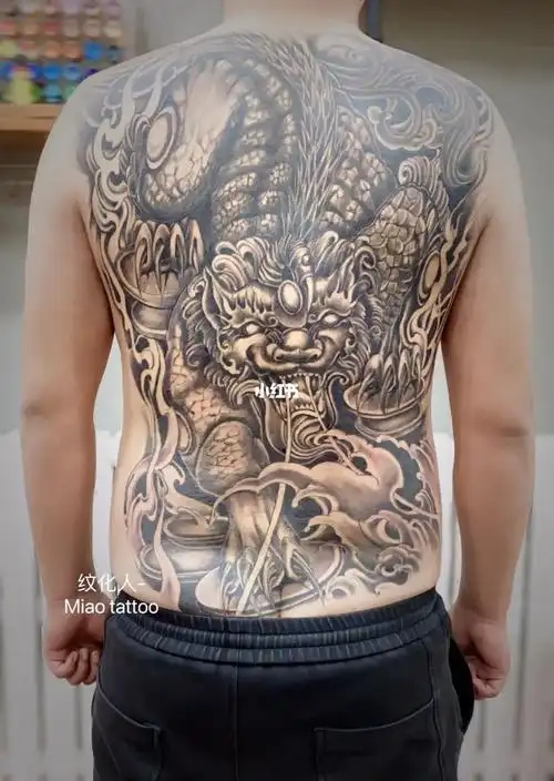 满背貔貅纹身