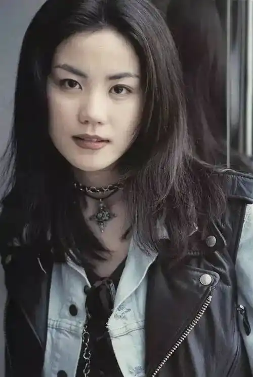 王菲年轻时靓照曝光,真正的精灵就藏在世间