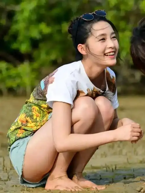 霸屏女神李沁出演多部知名影片近况曝光疑似私生活曝光