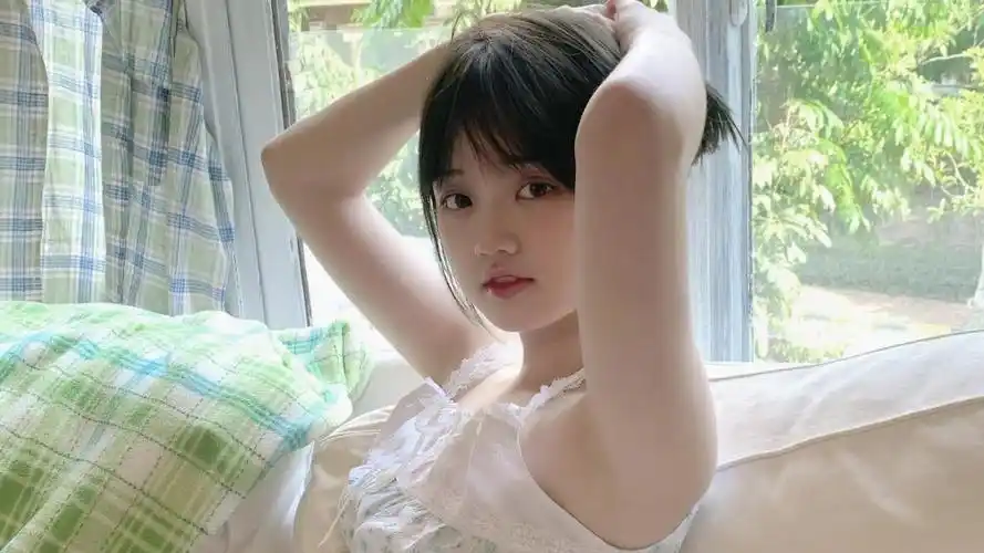 齐刘海漂亮妹子,高清壁纸图片,可爱美女-回车桌面