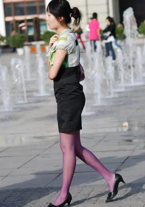 【引用】【街拍客些列】白领mm紫色丝袜和高跟鞋[13p]