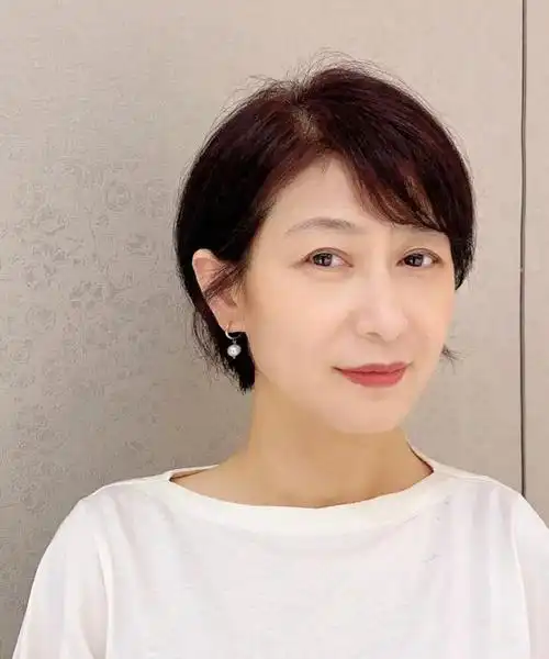 女人到了50岁发型决定气质3款大妈发型要记得避开太显老