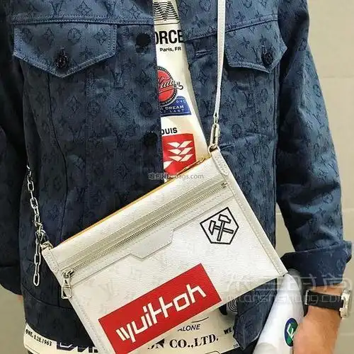 二合一邮差包 挎包m44641吴亦凡王子异同款