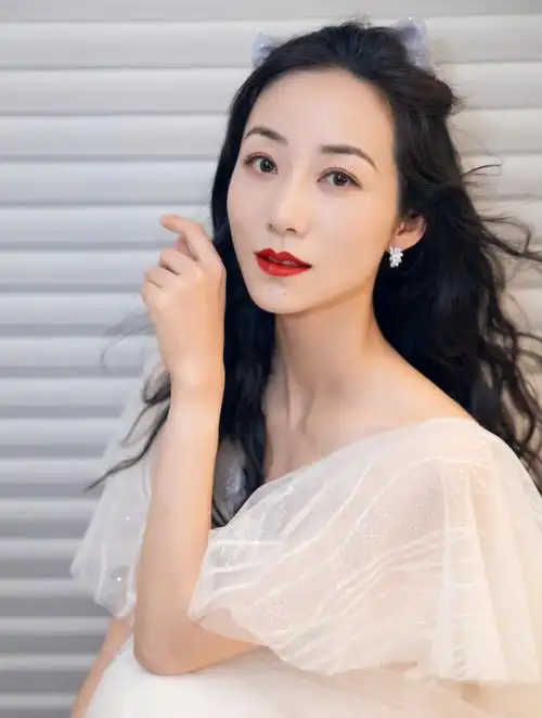 明星太"自来熟"有多尴尬?韩雪反应强烈,倪妮一举动惹怒陈坤2-度小视