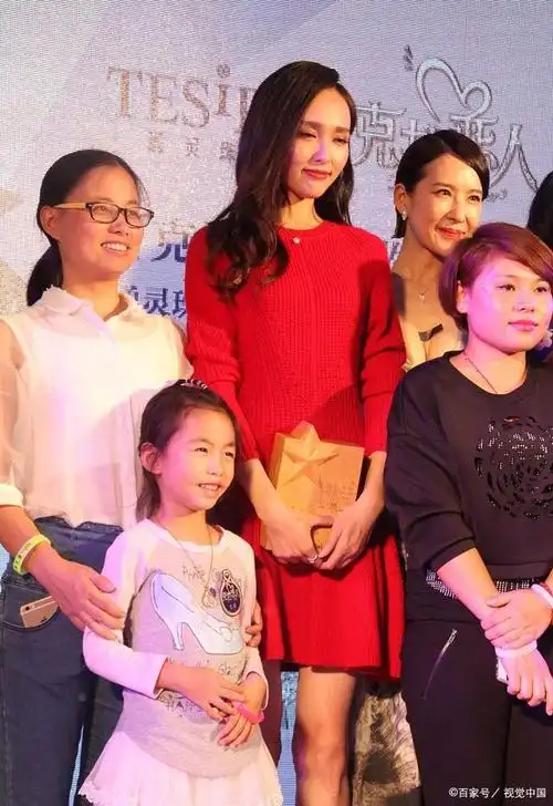 唐嫣晒女儿庆节日
