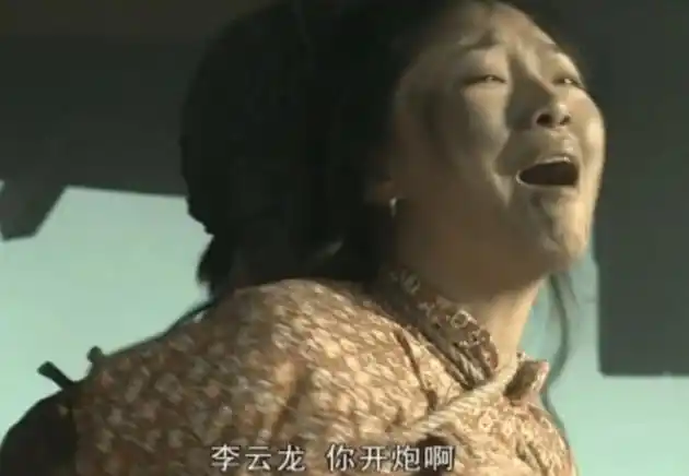 亮剑:同样是秀芹求李云龙开炮,旧版一心求死,新版明显不想死!