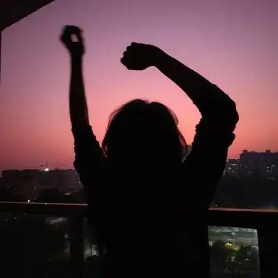 唯美背影女头像低调安静有意境可爱点