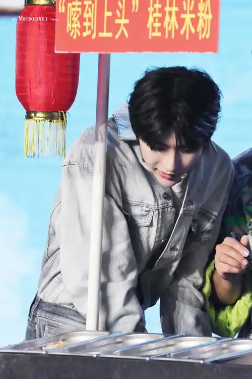 这腿呀la————么长    #蔡徐坤#ride or die -蔡徐坤