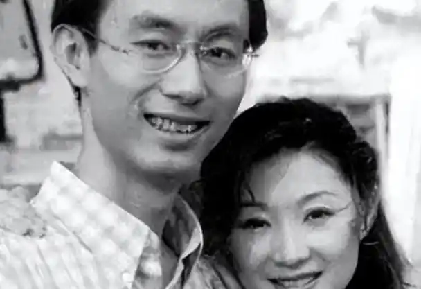 而钱琳琳就是在郑弘达到九段成就后认识的.