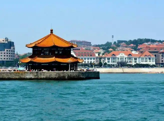 奇怪海滨城市管小姑娘叫小嫚琴女石老人女儿礁魂牵梦断青岛栈桥