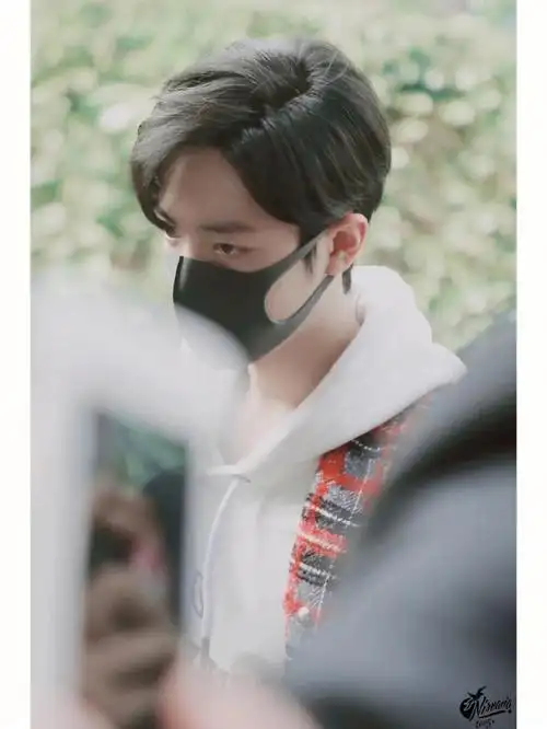 偶遇超级大明星戴口罩也遮挡不了的高颜值