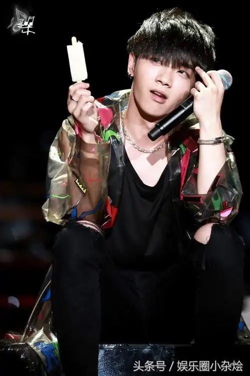 华晨宇以前的照片对比网友扒出华晨宇五年前后对比图