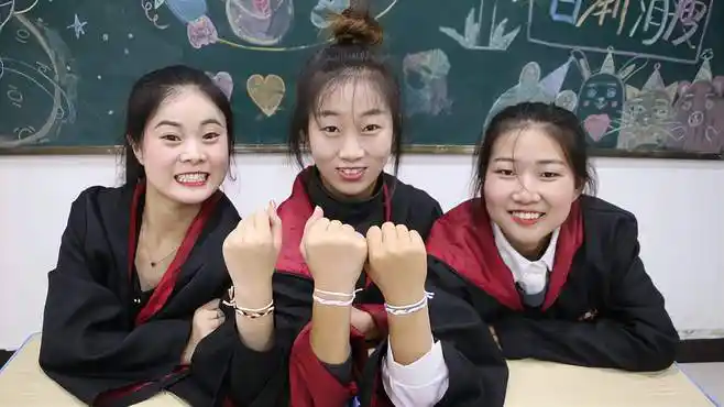 同学们用口罩自制闺蜜手链,戴上真好看,赶快叫上和闺蜜一起做吧-生活