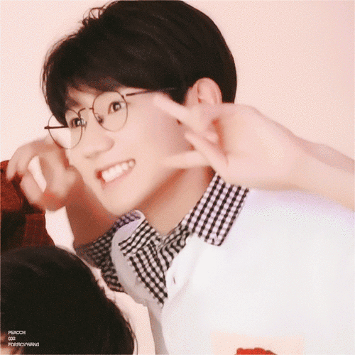 ##王源宇宙超级无敌大狂欢巡演##王源2025昭愿岁安# 
小源