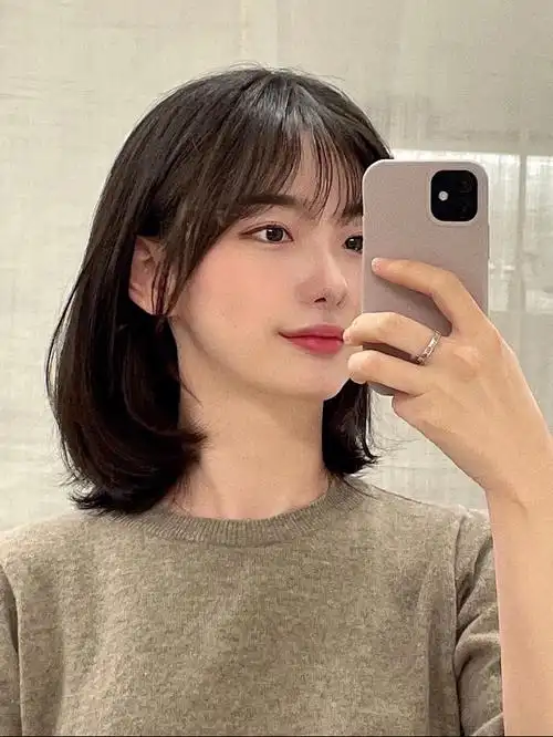 人气锁骨发显脸小气垫烫