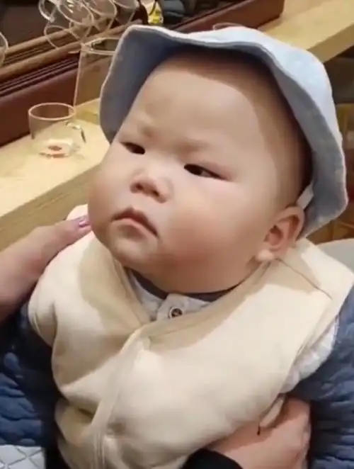 小宝宝长相酷似岳云鹏,网友:这是怀孕的时候看相声了