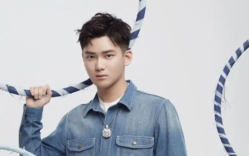 熊梓淇帅气养眼写真桌面壁纸