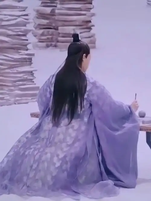 任嘉伦古装背影照##任嘉伦横店古装飘雪照