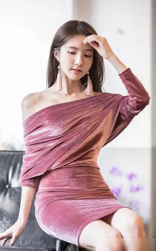 双眸剪秋水青春靓丽也要会穿这些衣服搭配很吸引男人的眼球