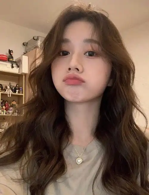 慵懒卷发秋冬发型法式卷发