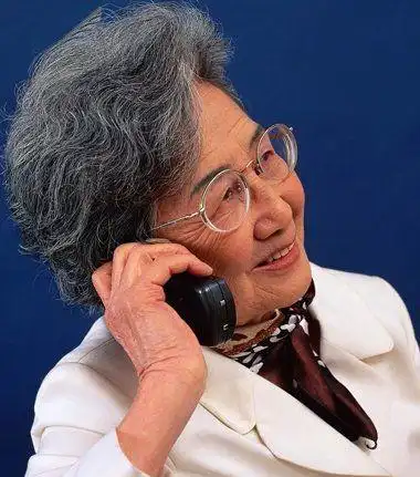 中老年女士烫发发型要时尚流行还是属卷烫发设计