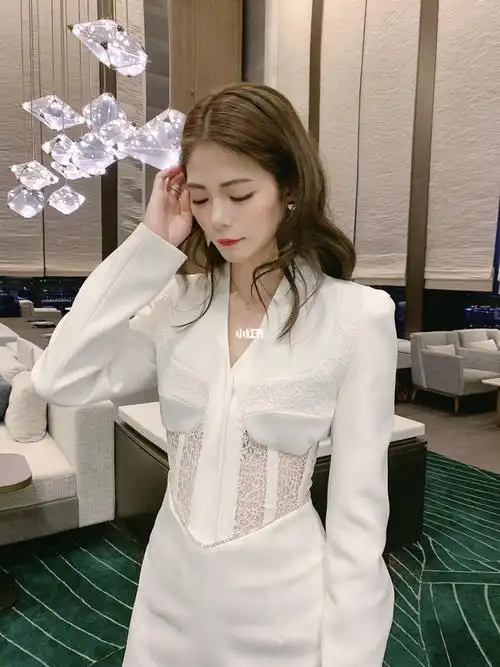 蕾丝镂空!设计感小西装_设计感_小西装_蕾丝镂空_西服