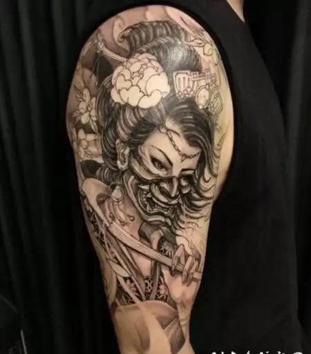 包大臂的日本艺妓纹身图案