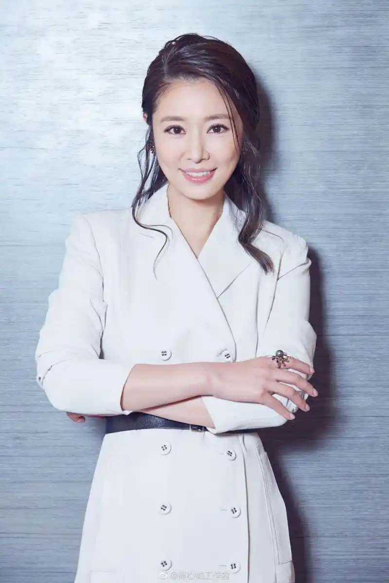 林心如产后闪电回归 温婉大气演绎白色装扮_高清图集_新浪网