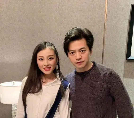 李健:在婚礼上捡到一个老婆,结婚24年无房无子