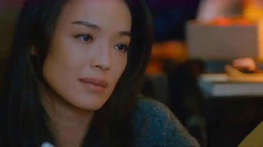 剩者为王:剩女舒淇为让妈妈放心,独自试婚纱拍照给妈妈,泪目!