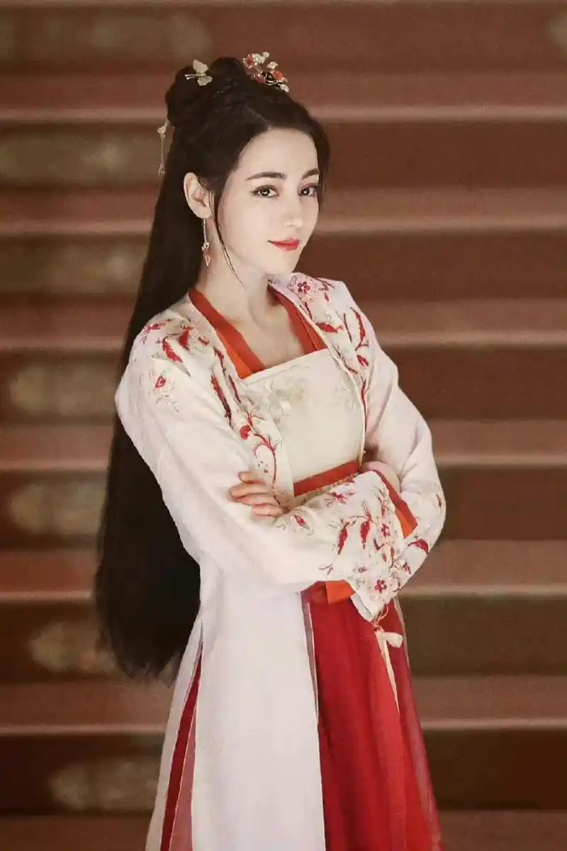 一直以为迪丽热巴演的丽姬,凤九,乔晶晶,李长歌纪云禾都是绝世美女