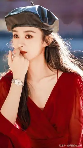 赵丽颖《elle》2021开年刊首封,冬日暖阳野餐大片,活泼灵动~美