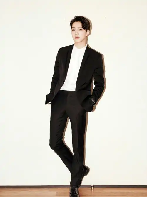 赖冠霖图片 赖冠霖帅气图片