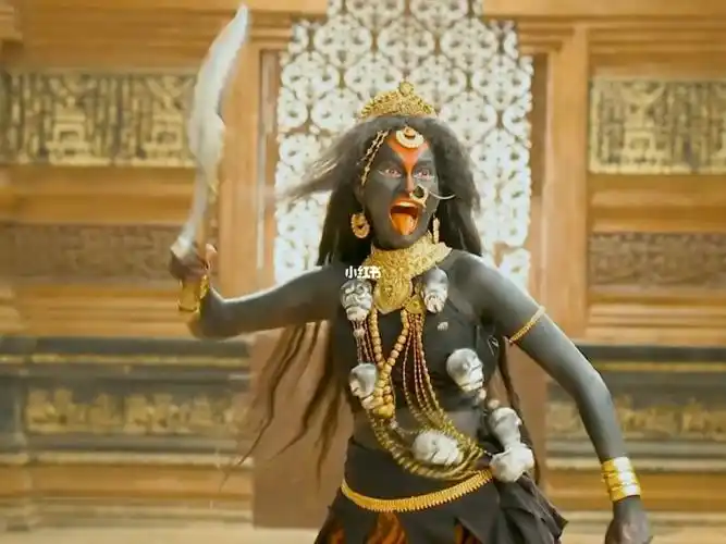 变身最凶猛形态大战无恶不作的暴君,最后却因他有赐福被打败 #印度剧