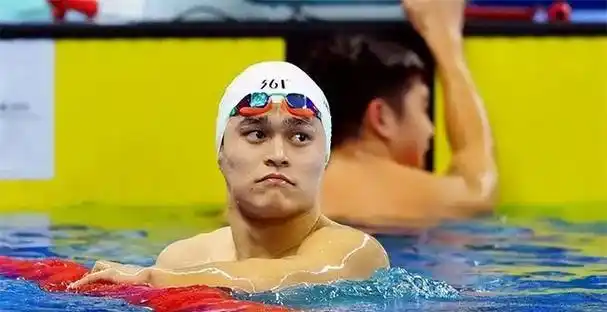 孙杨上节目,其母全程贴身照顾,还替儿子喊冤:明星都是弱势群体