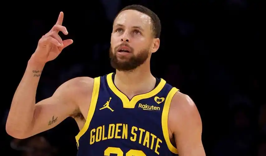 勇士大胜热火汤普森28分库里2锋稳定输出卢尼穆迪打出价值