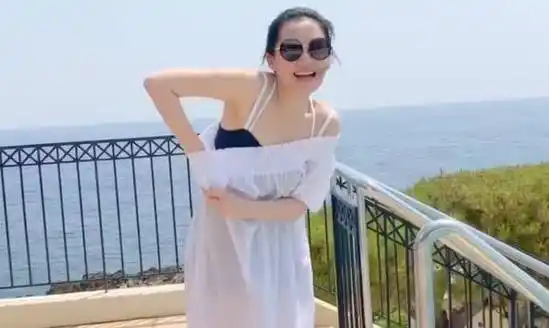 许晴游泳视频被翻出,播放量超过500万,网友:"赏心悦目"_娱乐_泳姿