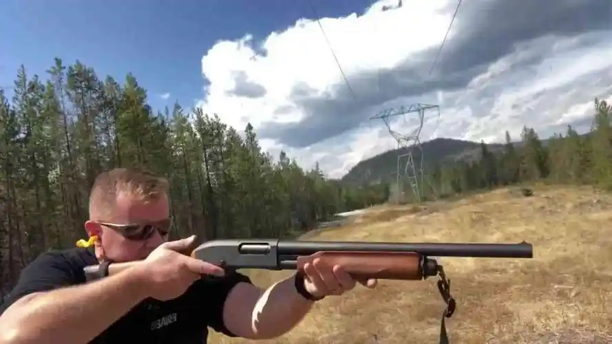 霰弹枪户外射击测试外号大喷子近战优势颇大