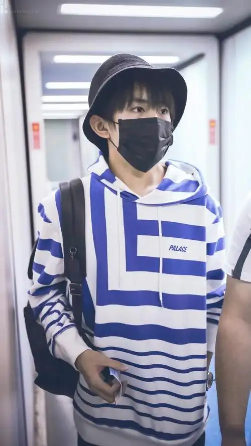 「tfboys」「新闻」190916 易烊千玺露袜穿搭合集,时尚达人玺子哥帅气